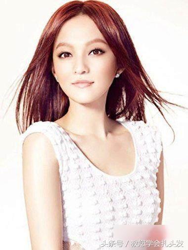 这个季节最流行的发型谁扎谁好看,春季发型扎法简单又好看中短发