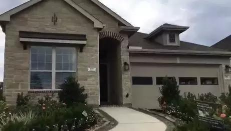 发国外上课照片、带货小视频…这些海外代购，全靠演！