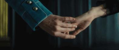 女人应该买钻戒吗,女人该不该买个钻戒呢