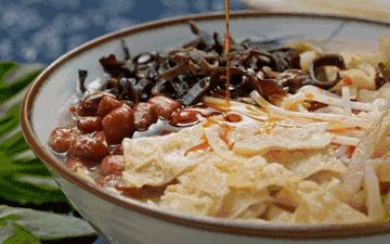 螺蛳粉酸辣鲜爽正宗柳州风味,螺蛳粉酸辣鲜柳州人就爱吃这个味