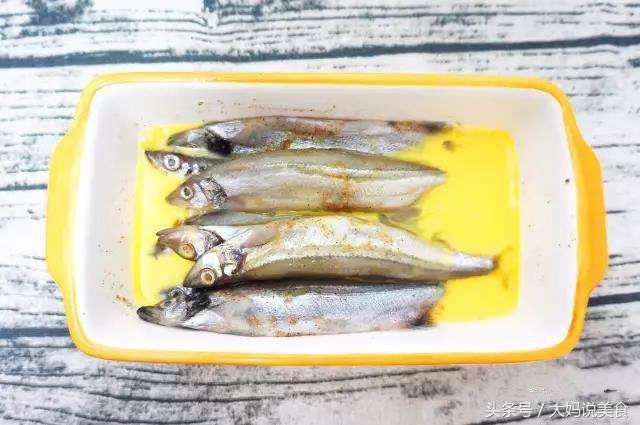 多春鱼的煎制方法,无油煎多春鱼