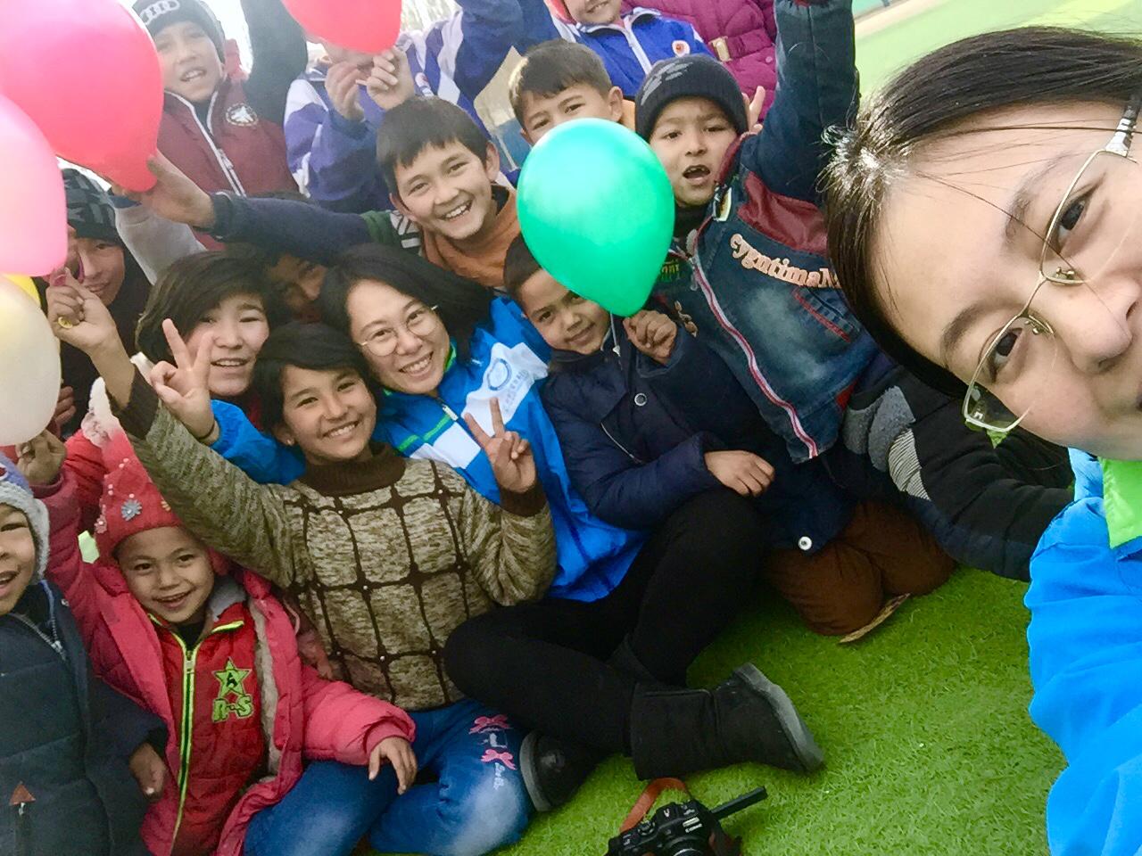 爱超越语言——北京志愿者在*疆新**的慈善活动感动人心