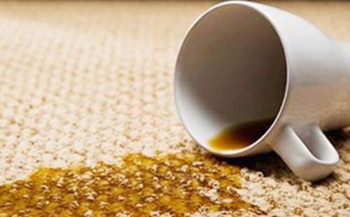 衣服上有牙膏怎么快速清理,生活小妙招清洁衣服上的黄渍