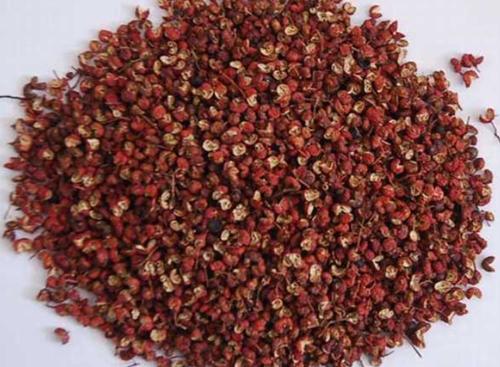 去衣服油渍小妙招牙膏,用纸巾快速去除油渍