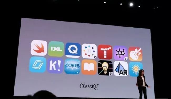 厨子,要么真诚点,要么把手从孩子们身上拿开!