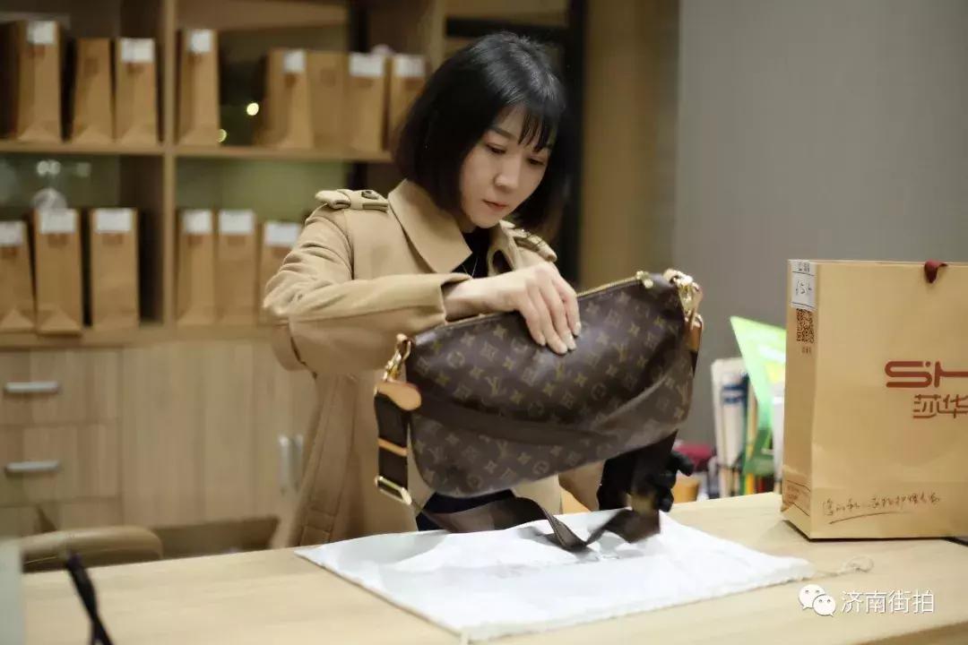 济南一半奢侈品是这家店洗的，店主透露了些让你瞠目的秘密……