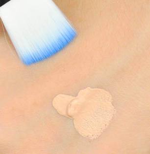 轻薄遮瑕不卡粉不脱妆粉底液,怎么涂粉底液既遮瑕又轻薄