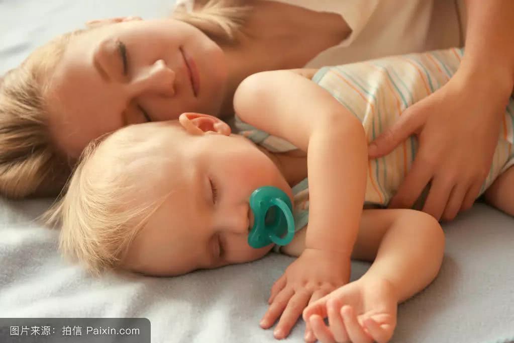 1-2个月宝宝睡不踏实老醒怎么回事,1-2两个月宝宝的睡眠规律