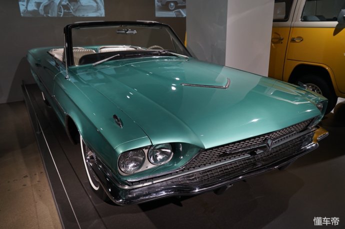 汽车博物馆带你了解蝙蝠侠战车,汽车博物馆蝙蝠侠战车