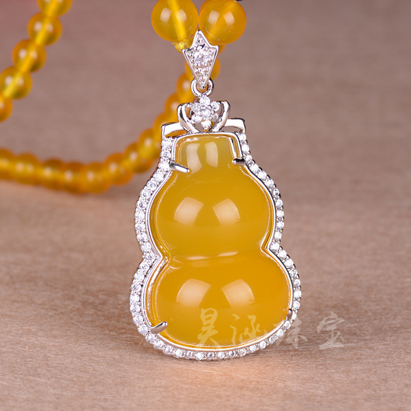 适合女士戴的玉首饰,玉髓手镯和黄金叠戴