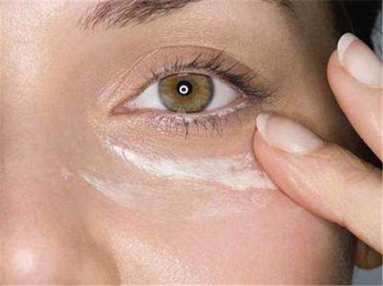 眼霜怎么使用才是正确的方法,如何使用眼霜的正确用法