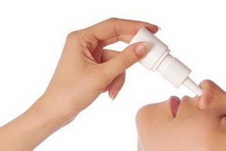 仰头喷鼻药水遗害无穷，你是否也在这样做？