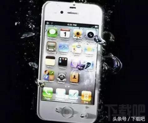 苹果iphone7掉到水里怎么办,iphone7plus进水白苹果
