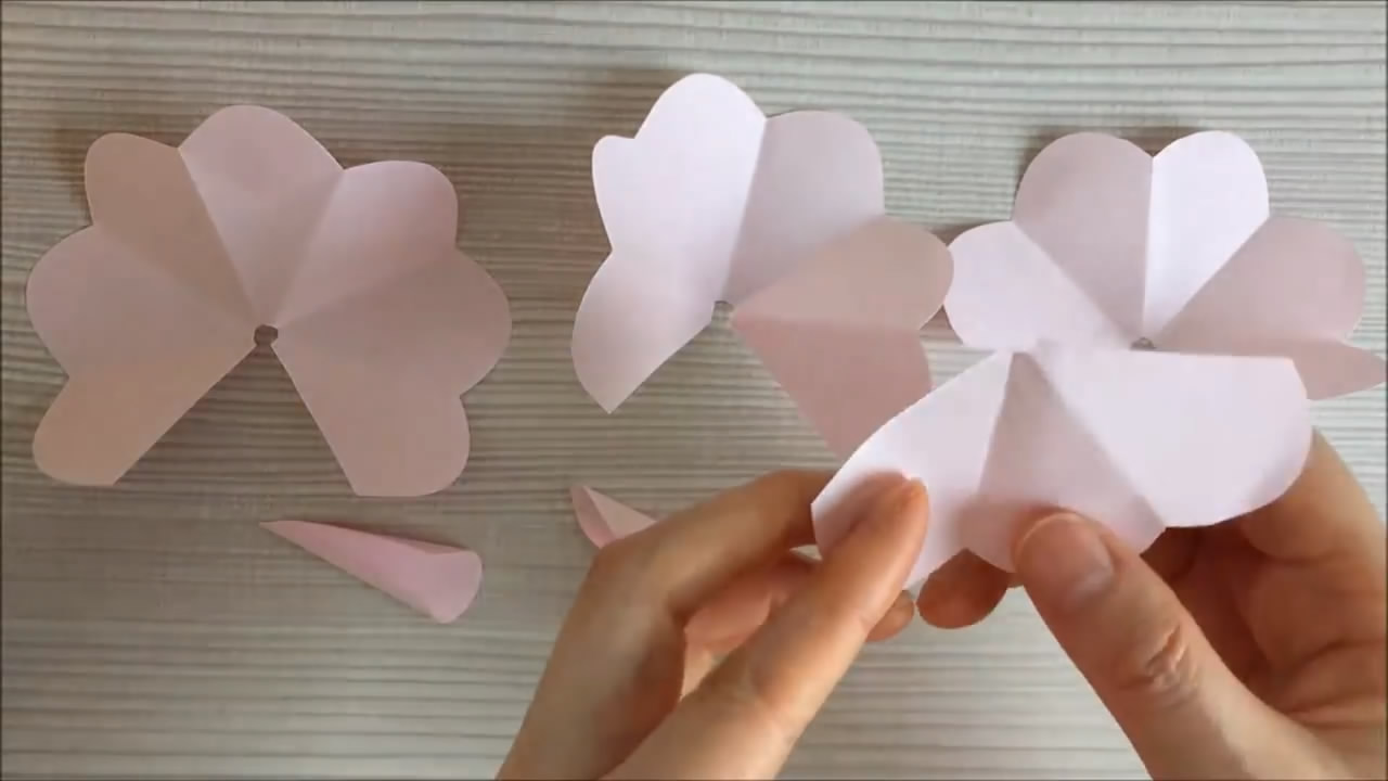 纸艺玫瑰花中期制作图片,纸艺网折最简单的玫瑰花