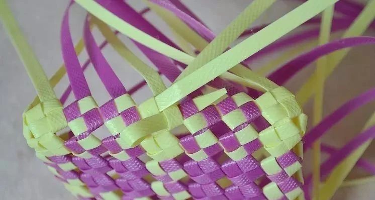 塑料带手工编织篮子收纳筐,塑料袋收纳筐