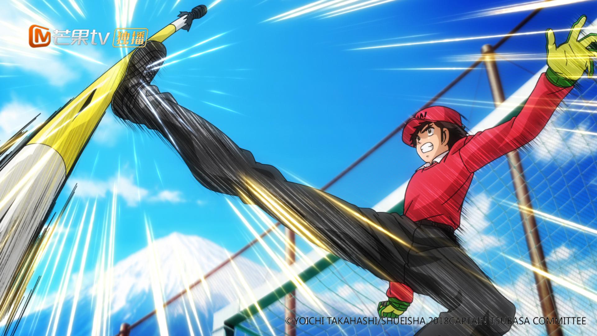 足球场上队员的暖心时刻,希望足球小将们团结奋进再创佳绩