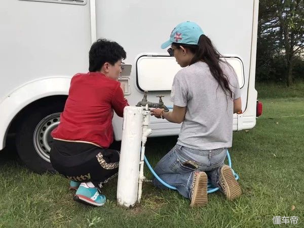 房车自驾游各国的真实生活,自驾环游世界的房车有多漂亮