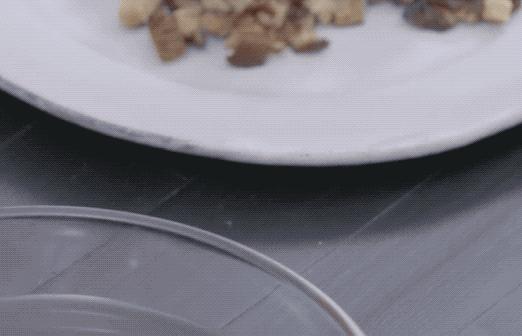 妈妈做的蛋炒饭真香,用生米不用鸡蛋的炒饭做法