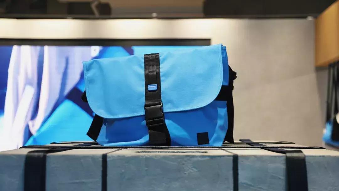 与HerschelSupply联名实属不易，但这个中国品牌做到了