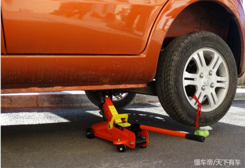 如何给汽车更换备胎？备胎更换步骤