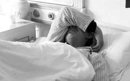 无知家长给孩子生吃蝌蚪,幼童被喂活蝌蚪民间偏方不可取