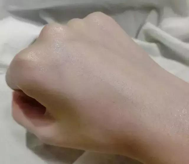 新买的安耐晒味道和以前的不一样,刚买的安耐晒和之前的味道不一样