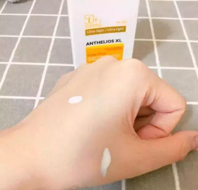 买的安耐晒怎么特别稠,安耐晒怎么不是白色的而是透明的