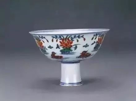 成化斗彩上的红彩和绿彩,古釉瓷器鉴定方法