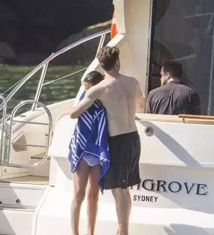 贾斯汀比伯前任赛琳娜,傻脸娜和贾斯汀比伯以前在一起