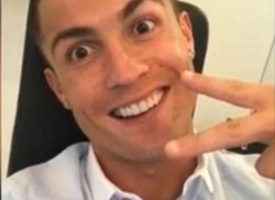 布冯c罗颁奖典礼谈倒钩,布冯面对c罗惊天倒钩