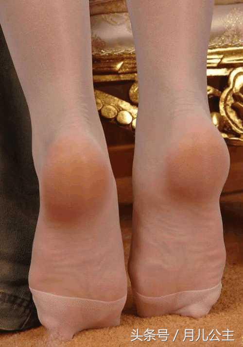 为什么女生穿丝袜脚容易出汗,女生脚穿袜子出汗是怎么回事