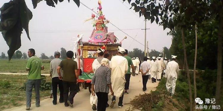 清明祭烈士告慰华夏魂,清明如何祭奠远方的亲人