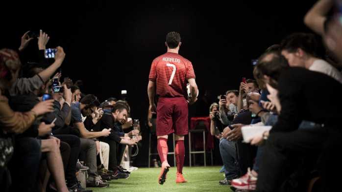 欧冠c罗和梅西数据对比,欧冠2020射手榜梅西和c罗进球