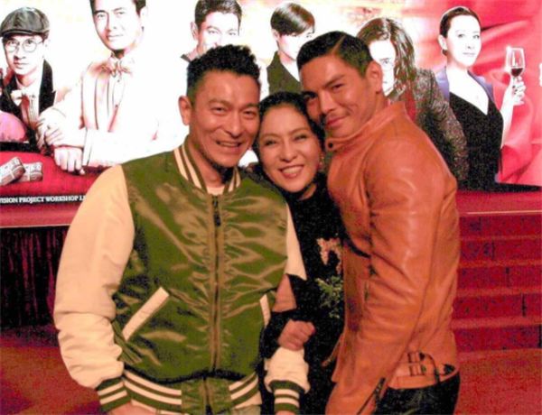 向华强砸儿子的电影,向华强刘德华巩俐合影