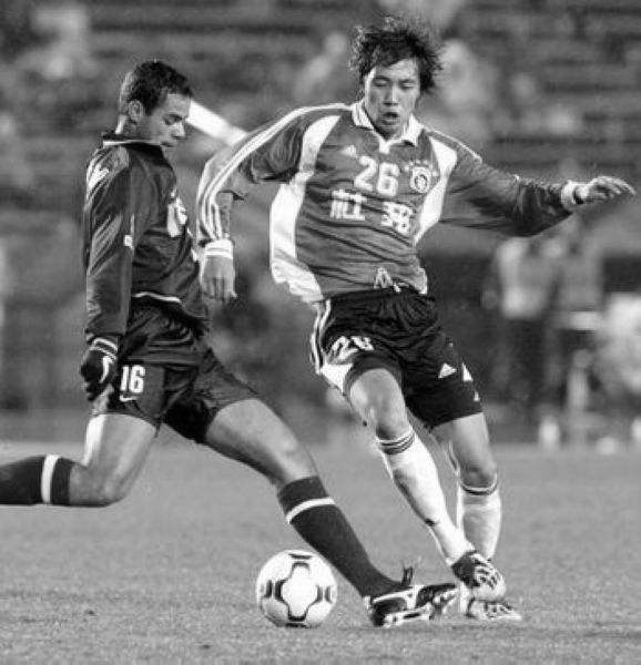 清明时节雨纷纷寄哀思,清明时节雨纷纷鲜花献故人