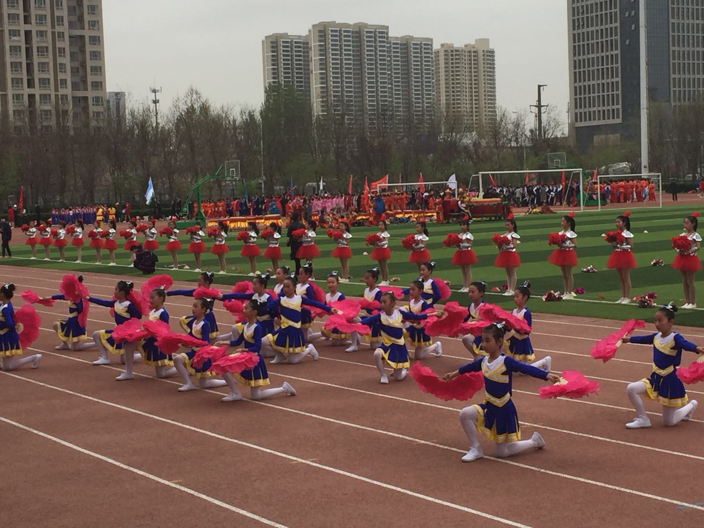 有趣的运动会小学生,一个运动会的游戏