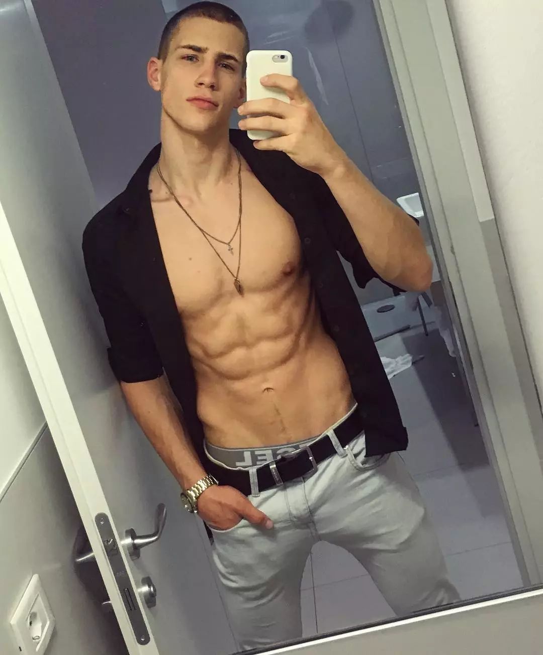 专门拍广告的男网红,专拍侧脸的男网红