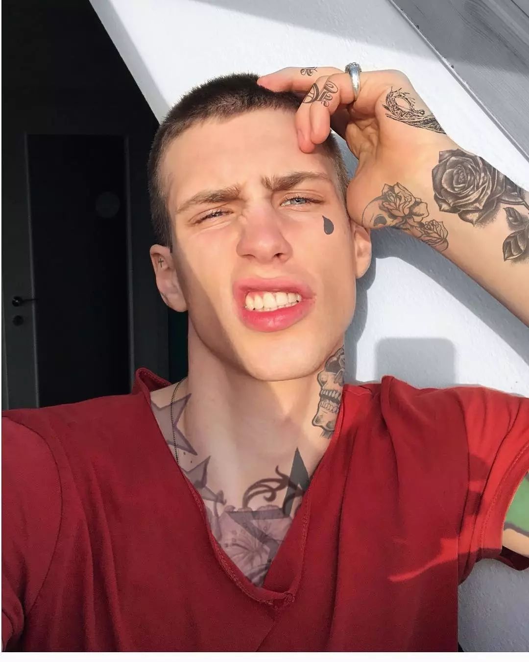 专门拍广告的男网红,专拍侧脸的男网红