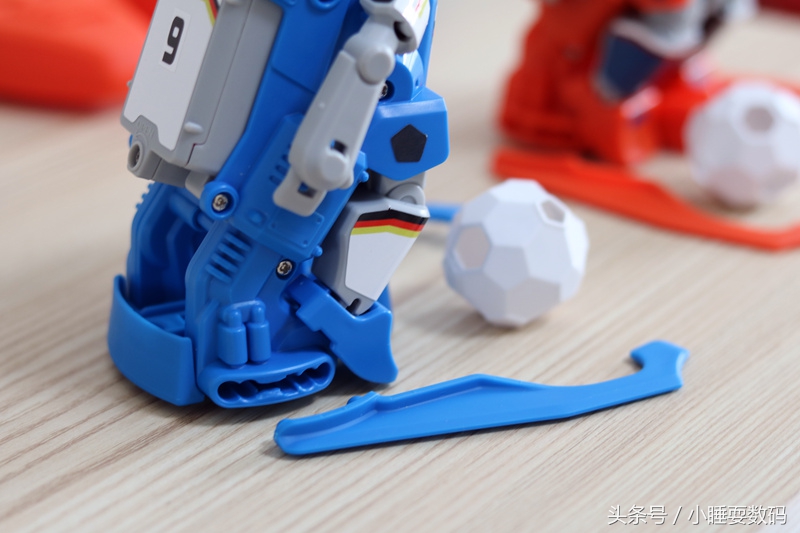 还记得儿时的大空翼吗？米家众筹新品SIMI足球机器人带你重温