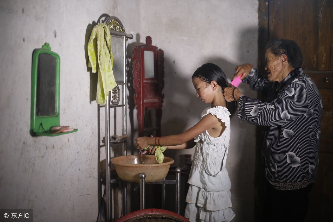 现代奶妈,全职奶妈和全职宝妈区别