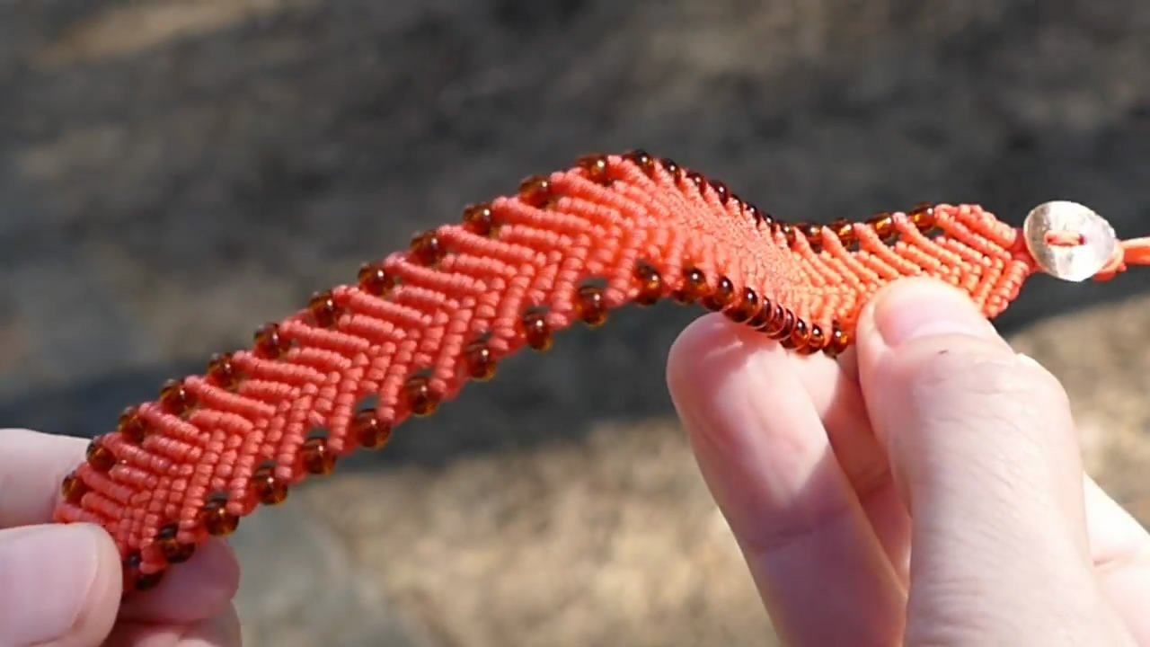 金刚结串珠手链编织教程,粉色水晶串珠手链编织教程