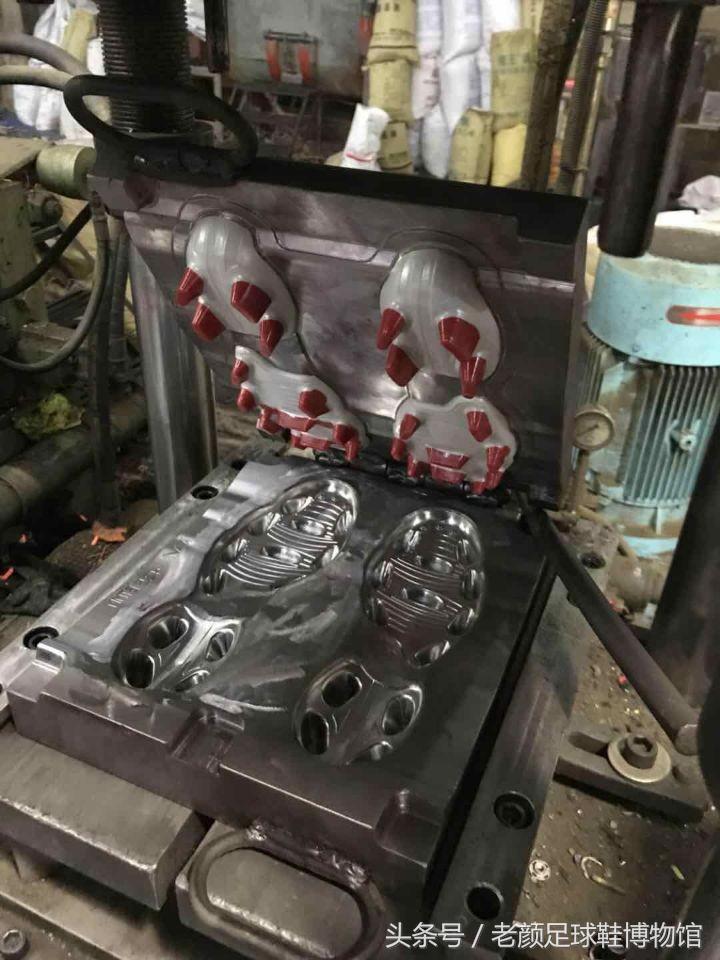 2002年的阿迪达斯鞋银色,阿迪达斯足球鞋哪一代最经典