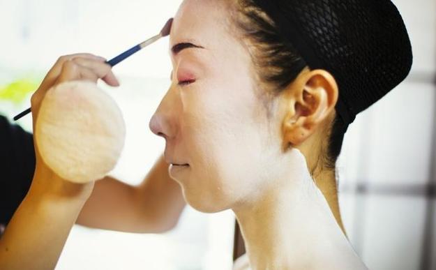 脸上色素沉着斑多暗黄怎么办,脸上斑点暗黄越来越多是什么原因