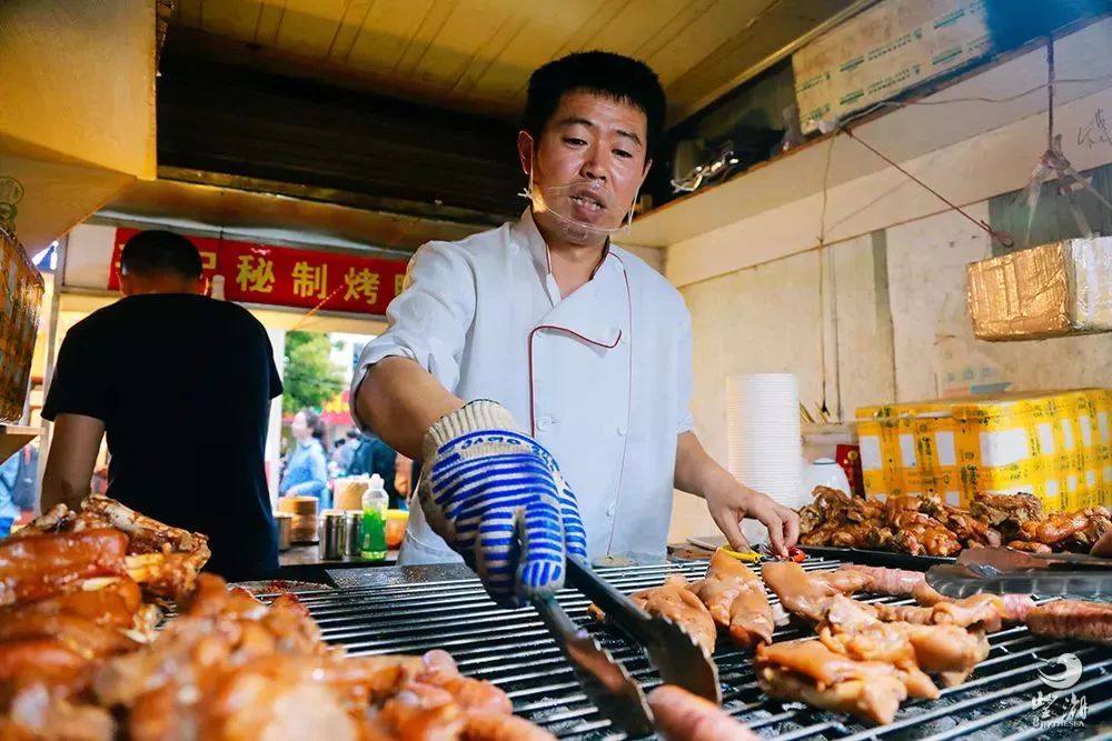 宁波大学这条美食街，承包了千万学子的胃！那里有你的青春吗？