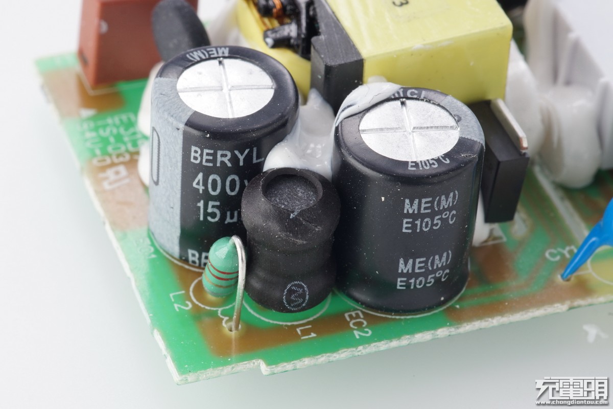 魅族充电器二换一,魅族原装充电器拆解