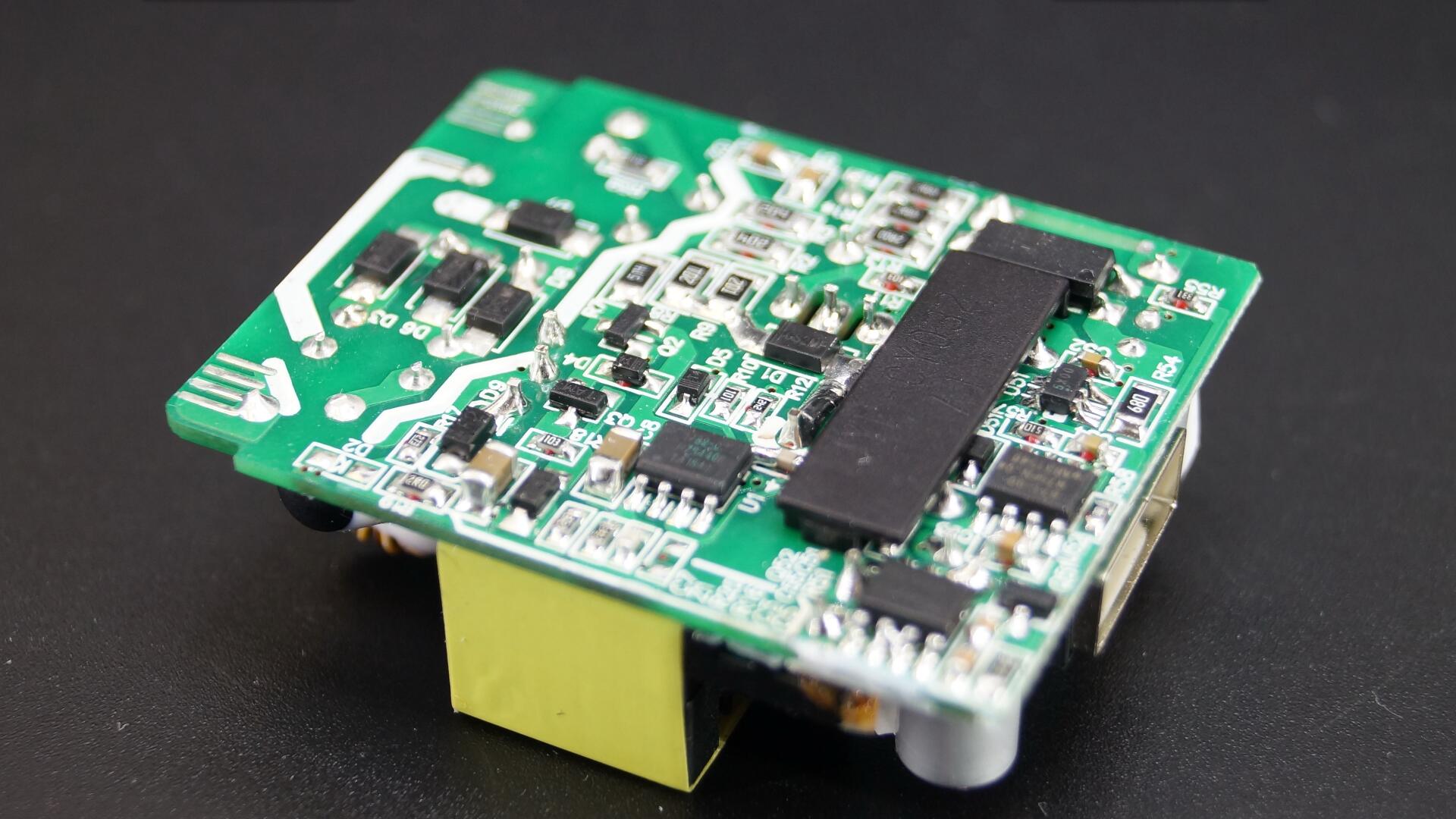 魅族充电器二换一,魅族原装充电器拆解