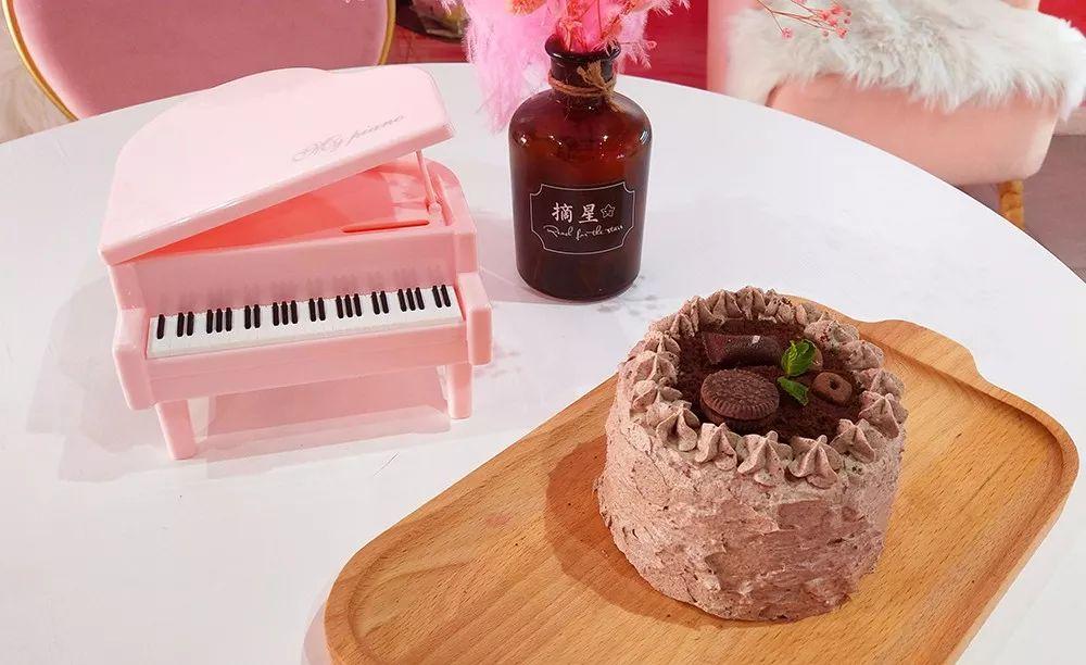 潮爆ins的粉色甜品店来通城啦！一大片粉红豹直撩你的少女心！