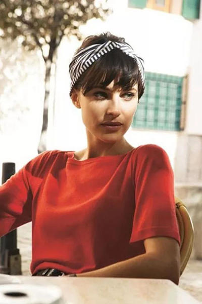 时尚高端珍珠扣丝巾高贵系法配饰,丝巾怎么系比较好看而且简单方便