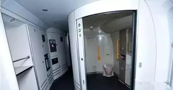 六枝火车进站,六枝是火车拉来的城市