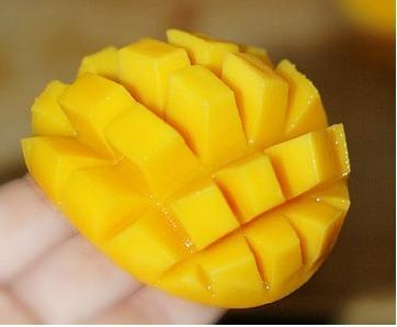 怎么剥荔枝简单不费手,如何剥荔枝最简单